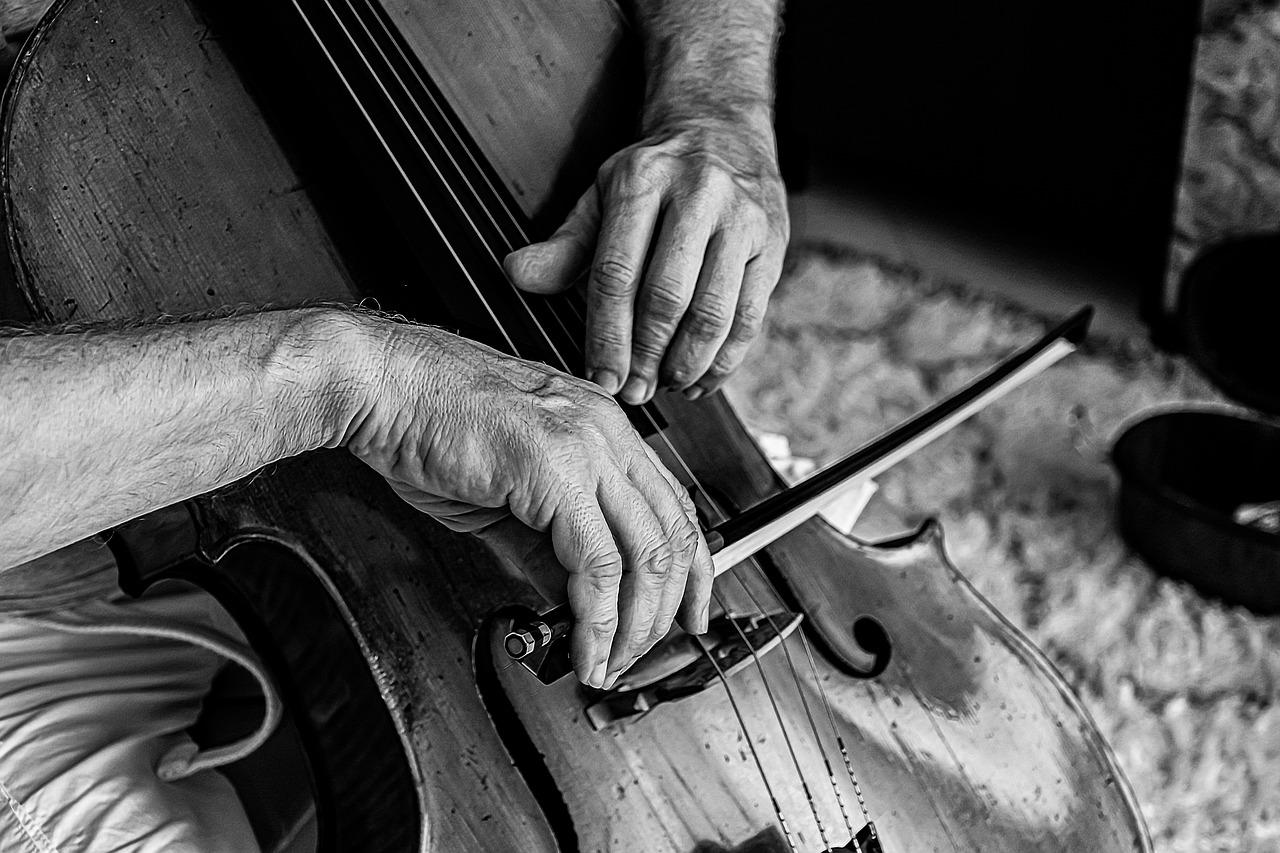 ¿Cómo afecta la tesitura del contrabajo a la música?