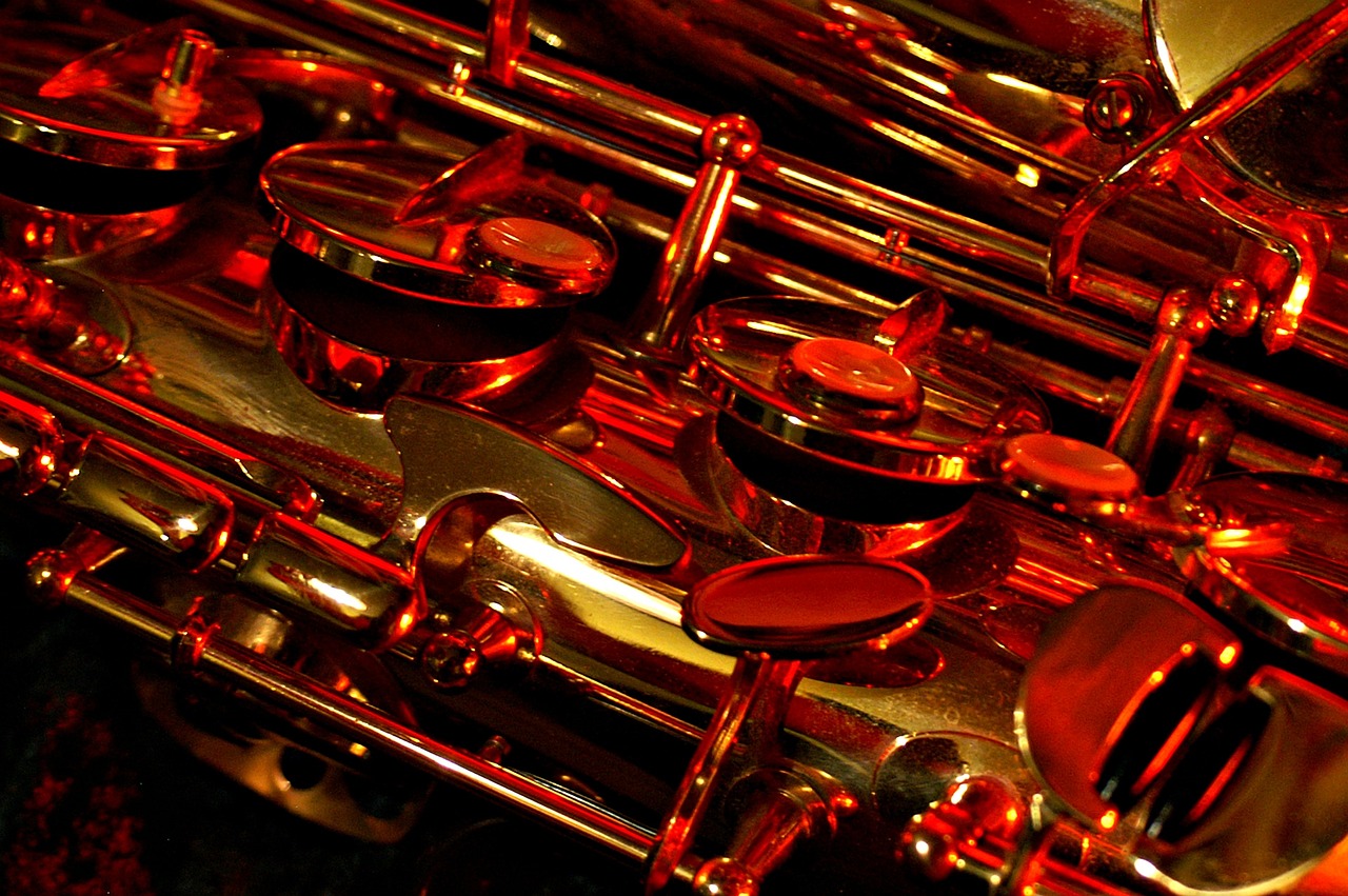 ¿Qué significa 'a tenor'?