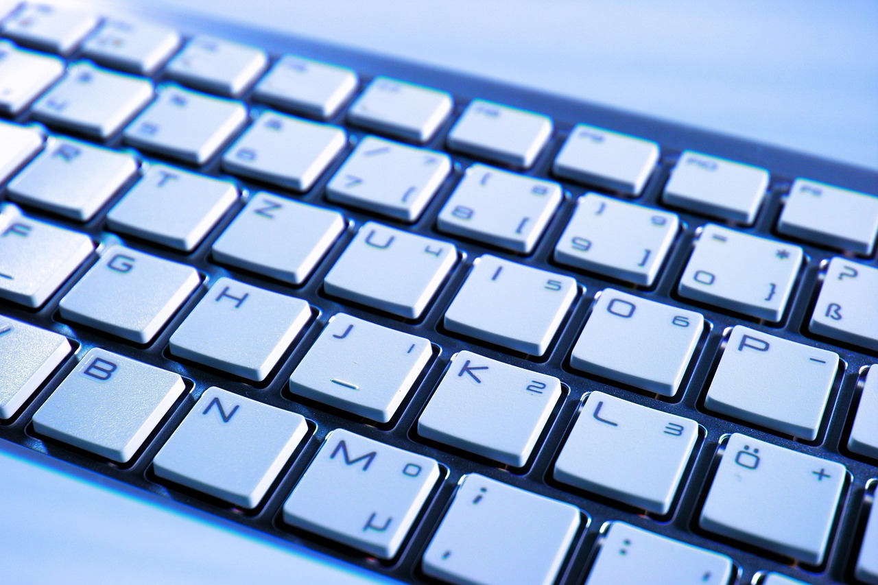 ¿Cómo invertir acordes musicales para mejorar tu habilidad en el teclado?