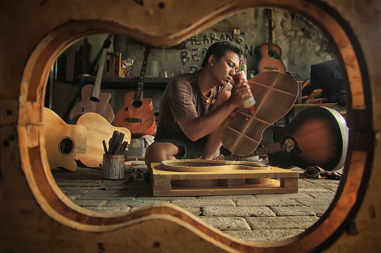 ¿Cómo afinar la guitarra usando la nota D?